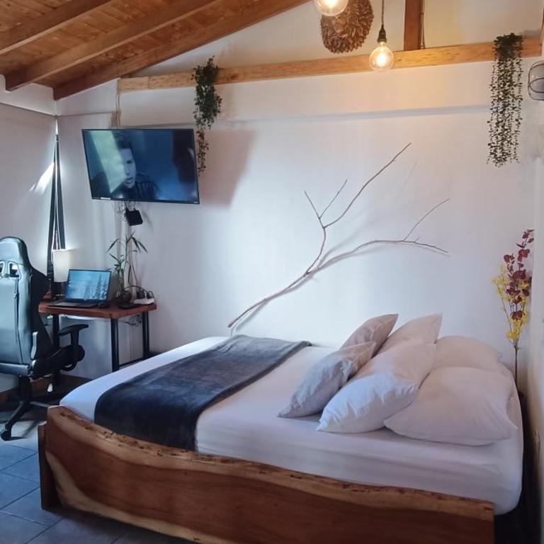 Cabañas lobo blanco - Laureles Medellín - Studio Apartment with Balcony - 28