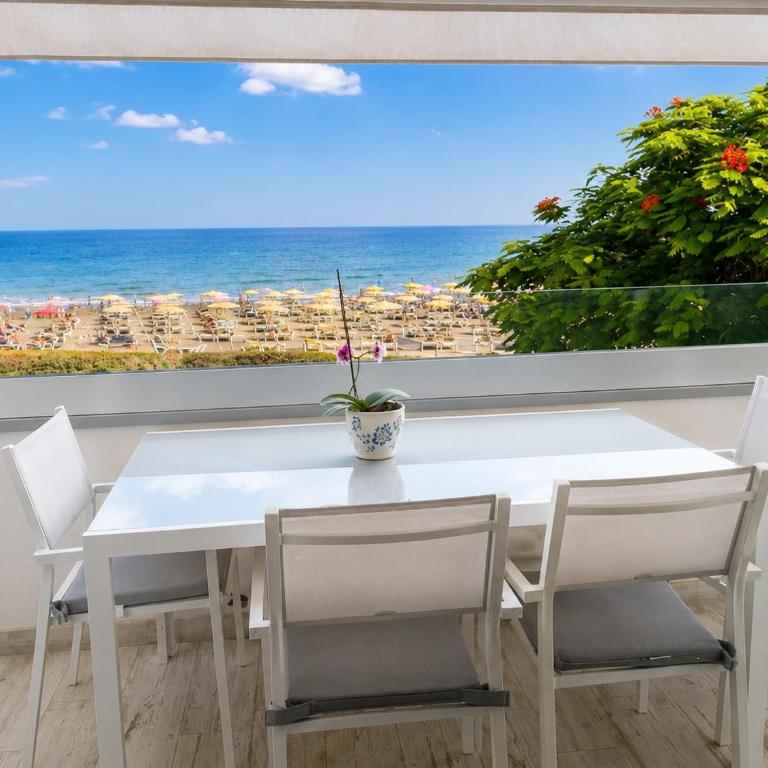 Front Sea View Las Nasas 9 - Two-Bedroom Apartment - 1
