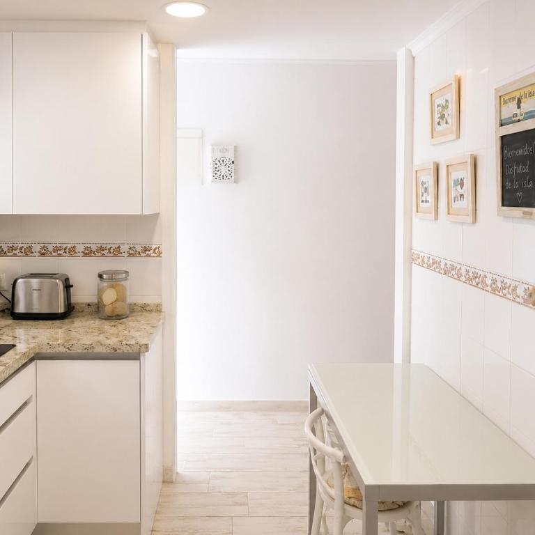 Front Sea View Las Nasas 9 - Two-Bedroom Apartment - 3