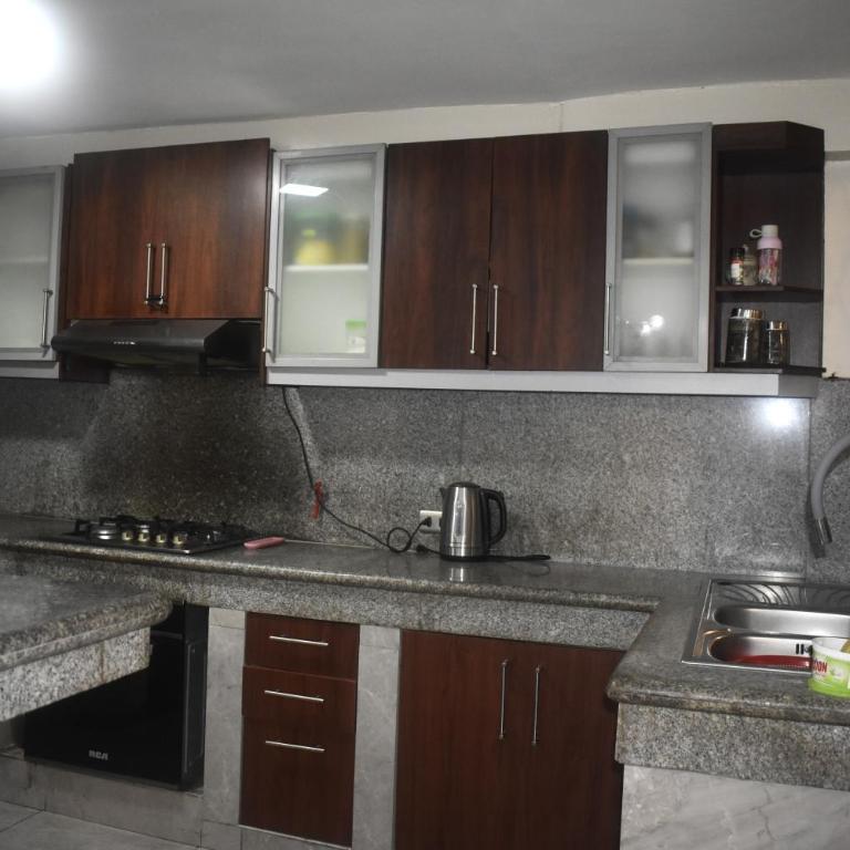 Alojamiento en Guayaquil - House in Guayaquil - Three-Bedroom House - 18