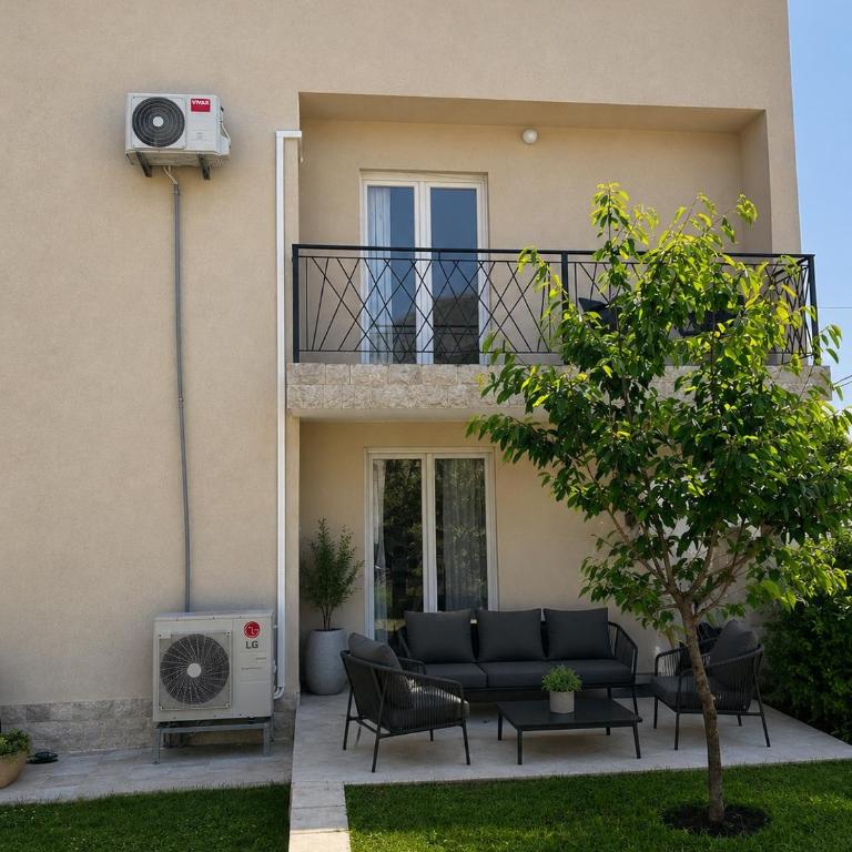 Private luxurious house with pool and garden - Vila - 45