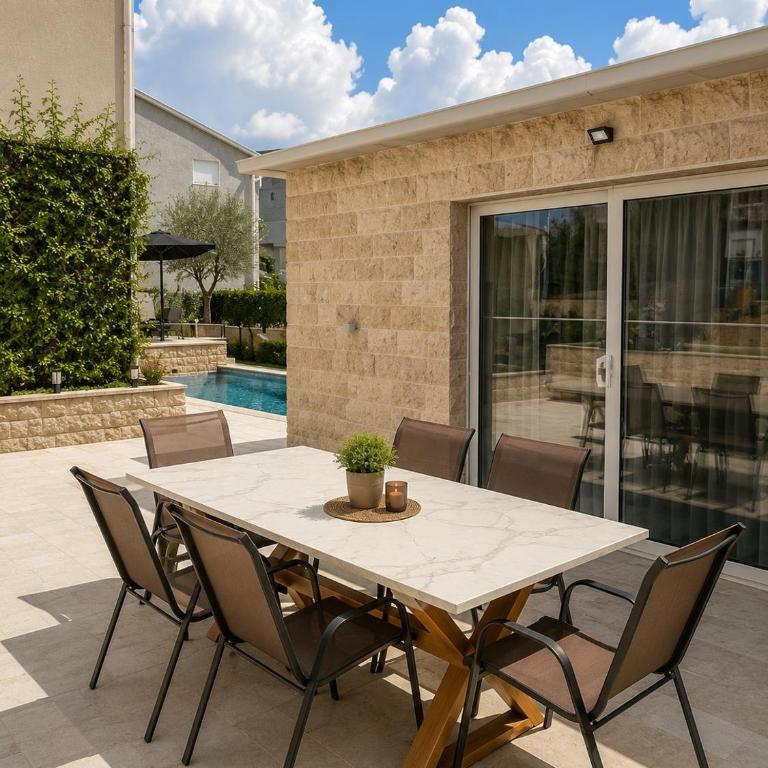 Private luxurious house with pool and garden - Vila - 16
