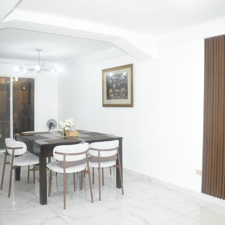 Alojamiento en Guayaquil - House in Guayaquil - Three-Bedroom House - 4