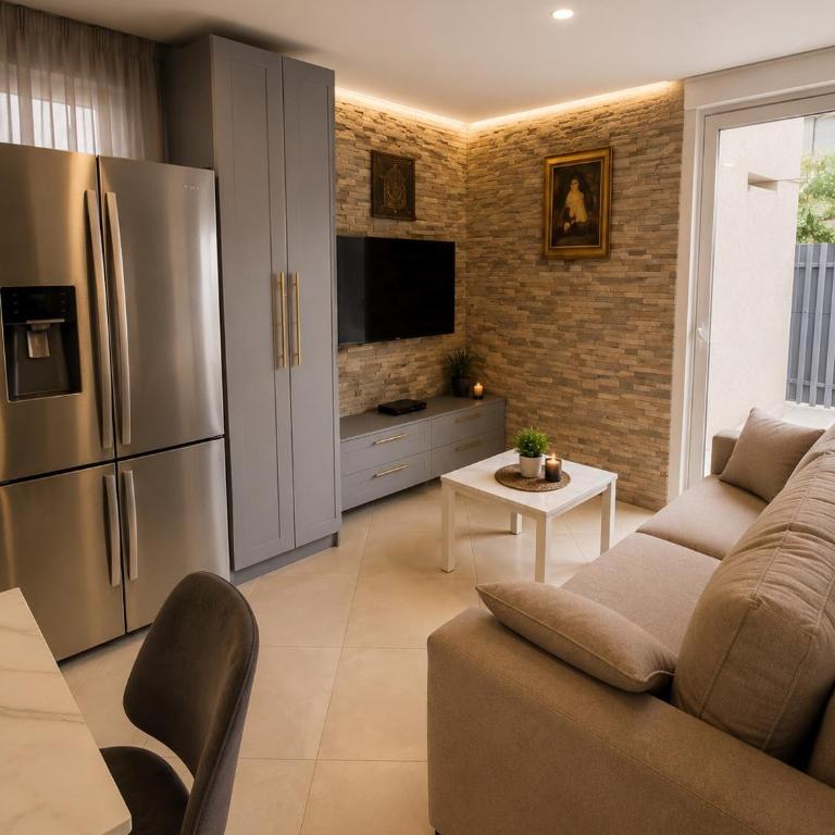 Private luxurious house with pool and garden - Vila - 21