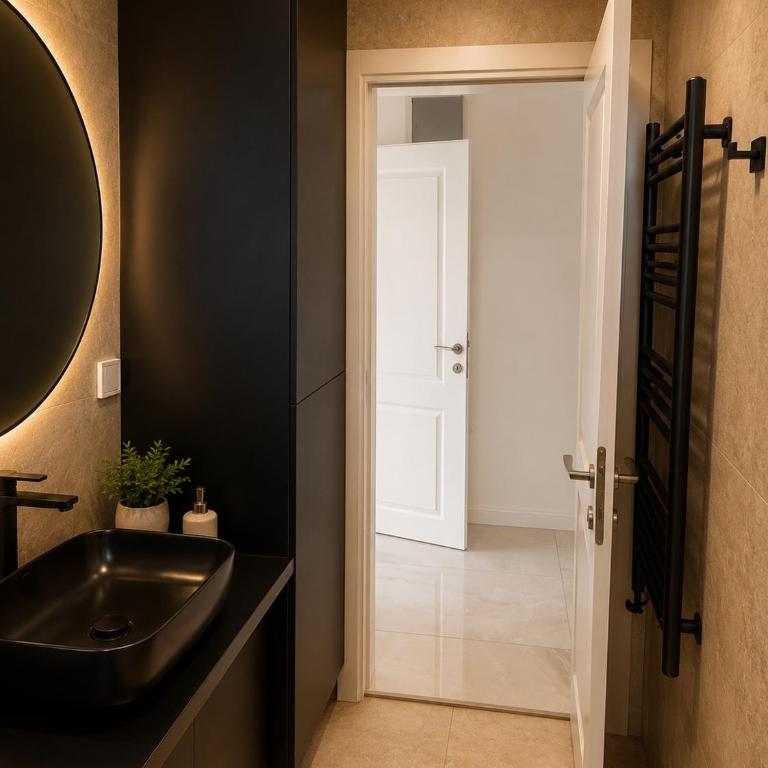 Private luxurious house with pool and garden - Vila - 24