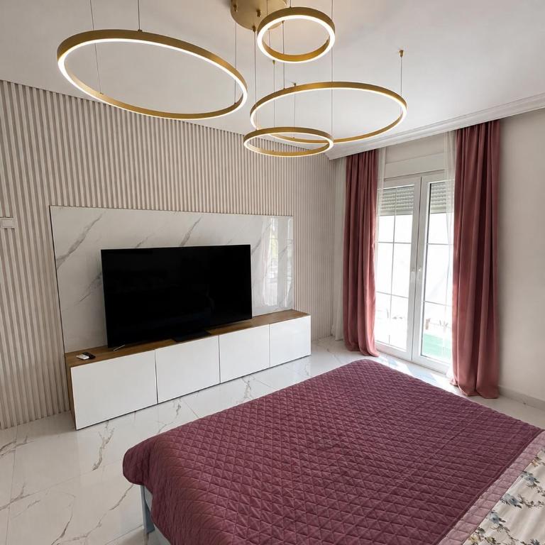 Private luxurious house with pool and garden - Vila - 38