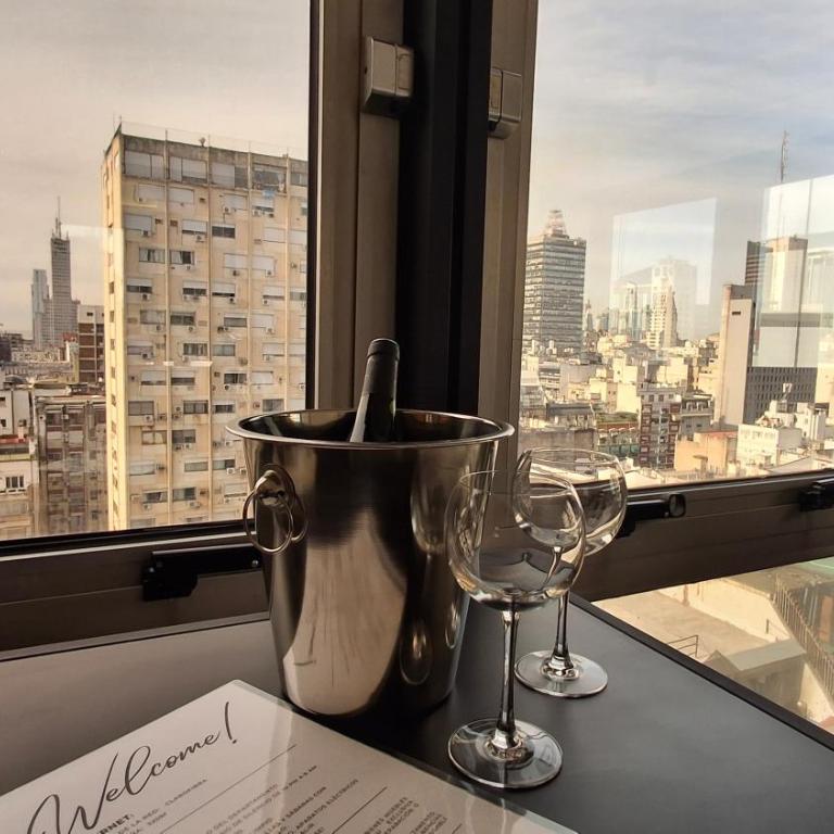 Comodidad y belleza, seguridad 24hs, céntrico, cochera, zona Galerías Pacífico y Obelisco - Apartamento Superior con vistas a la ciudad - 3