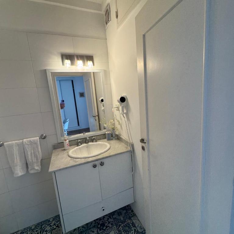 Departamento Zona Guemes a pasos del Shopping Aldrey WiFi Balcón - Apartamento de 1 dormitorio - 11