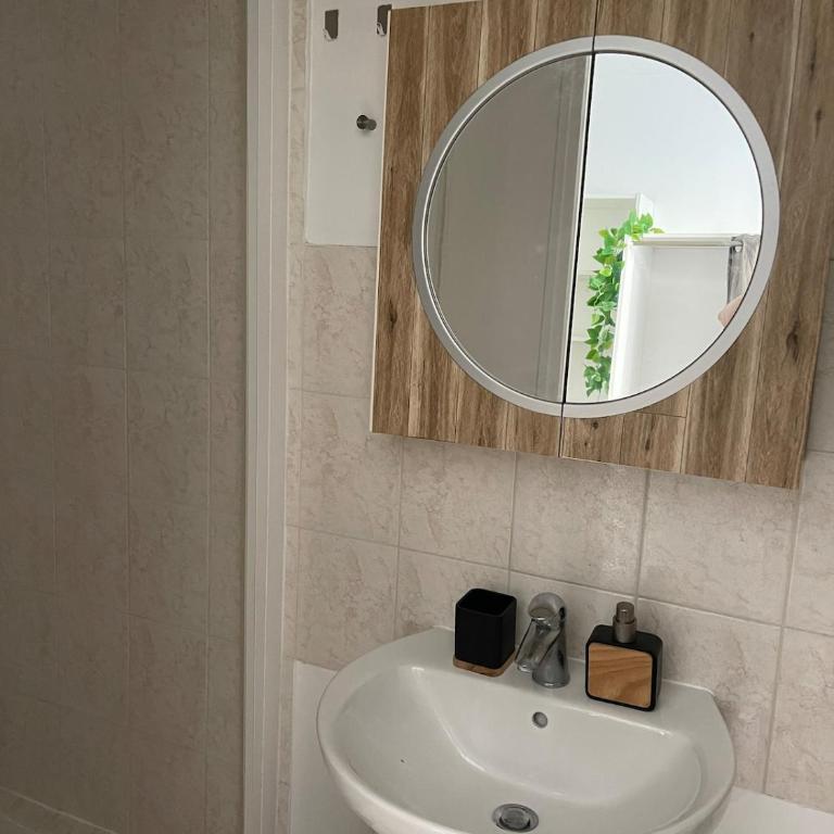 Cozy Flat in La Butte Aux Cailles - One-Bedroom Apartment - 4