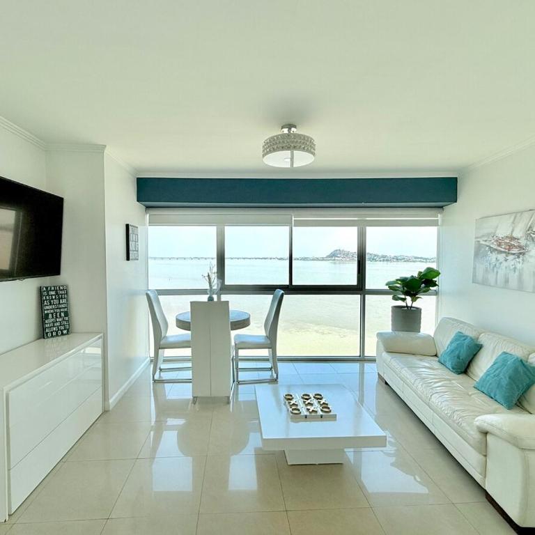 Suite amplia con vista panorámica al río con piscina RF1-605 - One-Bedroom Apartment with River View - 1