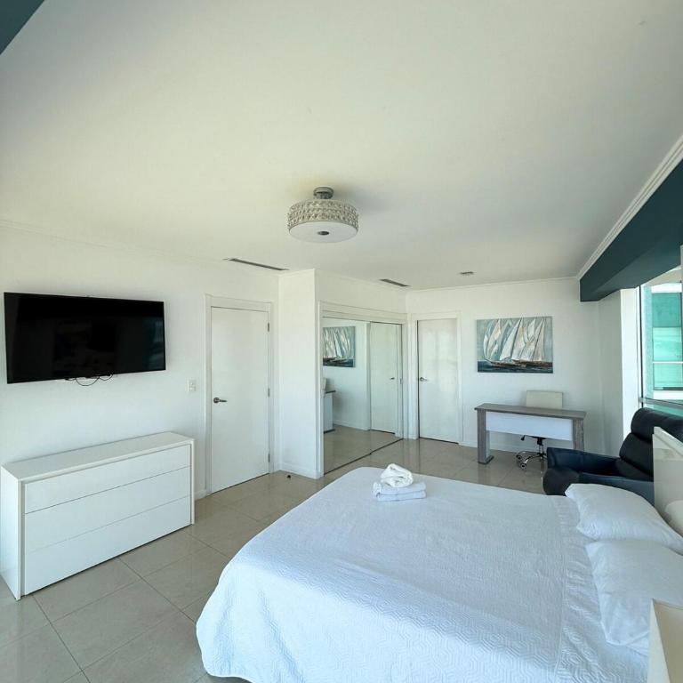 Suite amplia con vista panorámica al río con piscina RF1-605 - One-Bedroom Apartment with River View - 16