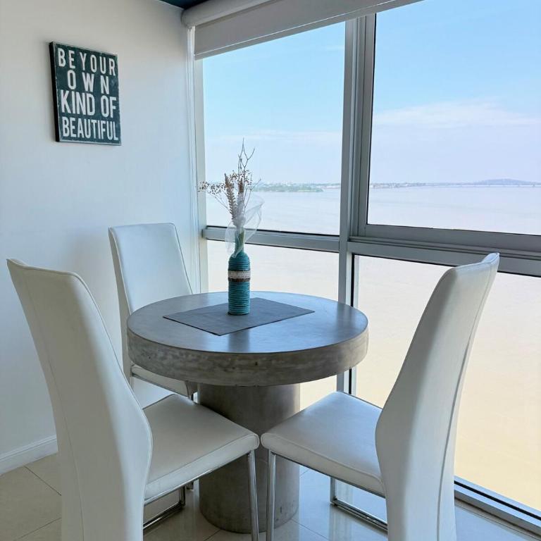Suite amplia con vista panorámica al río con piscina RF1-605 - One-Bedroom Apartment with River View - 17