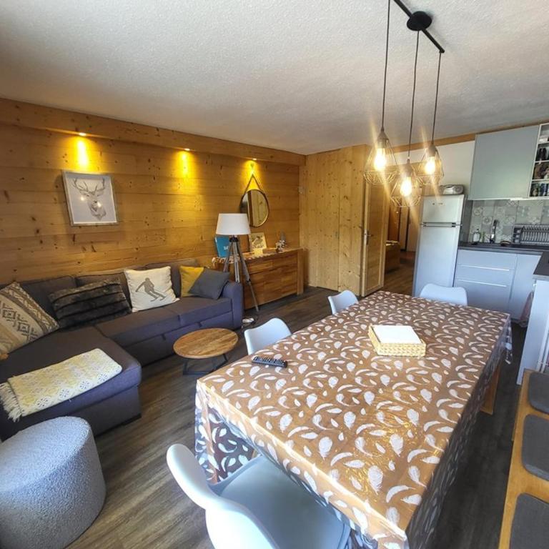 Appartement avec balcon et vue sur montagne - FR-1-266-275 - Apartamento - 4