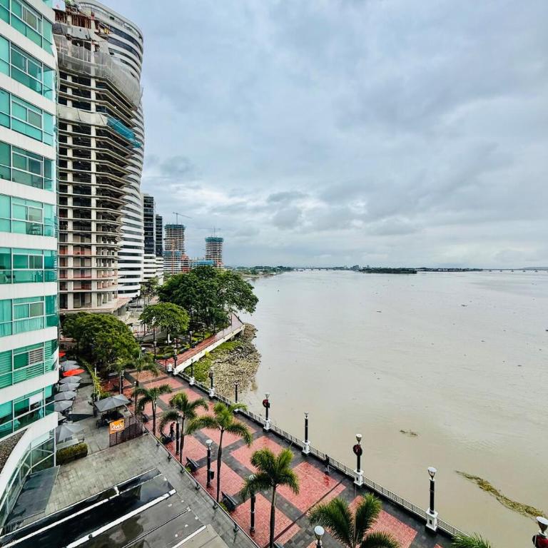 Suite con hermosa vista al río y piscina y jacuzzi RF2-304 - One-Bedroom Apartment with River View - 10