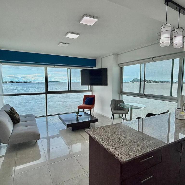 Suite con vista panorámica al río y jacuzzi RF2-306 - One-Bedroom Apartment with River View - 1