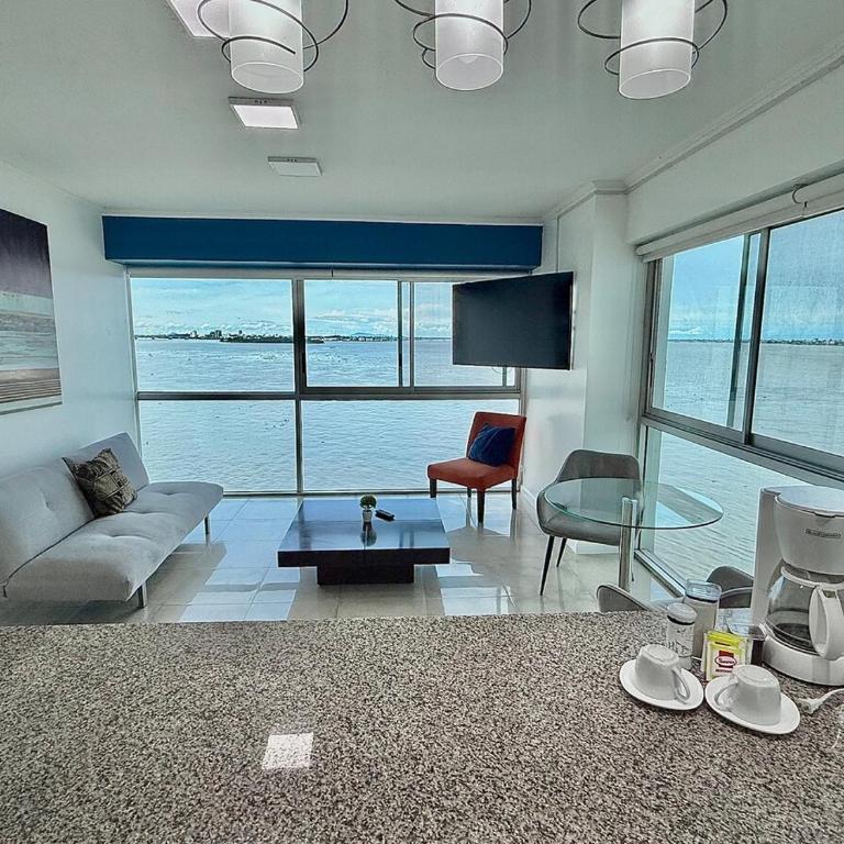 Suite con vista panorámica al río y jacuzzi RF2-306 - One-Bedroom Apartment with River View - 8