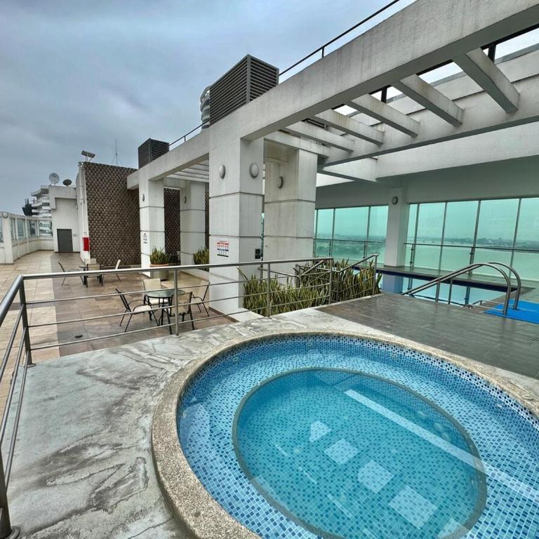 Suite con vista panorámica al río y jacuzzi RF2-306 - One-Bedroom Apartment with River View - 12