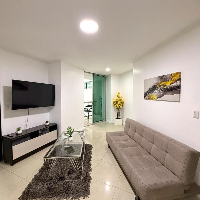 Suite con balcón vista al río en Puerto Santa Ana RF1-304 - One-Bedroom Apartment with Balcony - 1