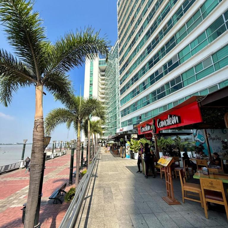Suite con balcón vista al río en Puerto Santa Ana RF1-304 - One-Bedroom Apartment with Balcony - 14