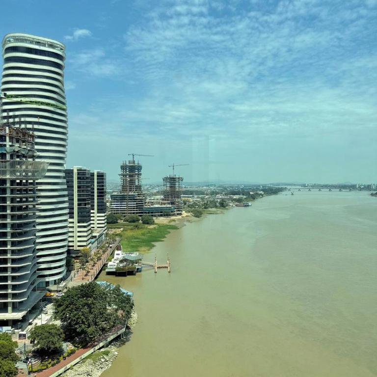 Suite con balcón vista al río en Puerto Santa Ana RF1-304 - One-Bedroom Apartment with Balcony - 21