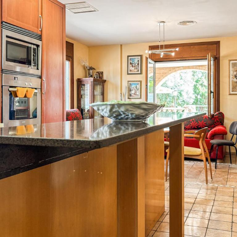 Nice Home In Murcia With Private Swimming Pool, Can Be Inside Or Outside - Casa de 5 dormitorios - 5