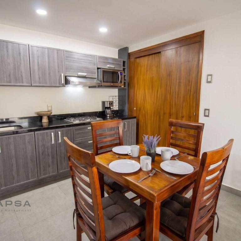 Modern Central Loft w Rooftop Deck BBQ & Views - Apartment - 3