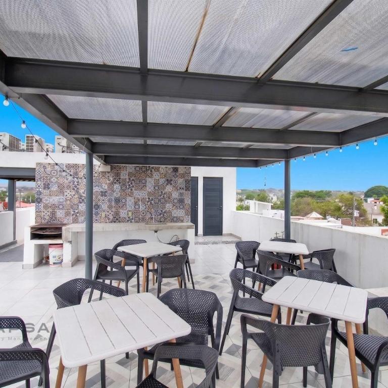 Modern Central Loft w Rooftop Deck BBQ & Views - Apartment - 12