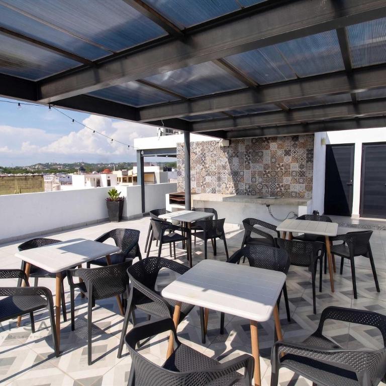 Modern Central Loft w Rooftop Deck BBQ & Views - Apartment - 42
