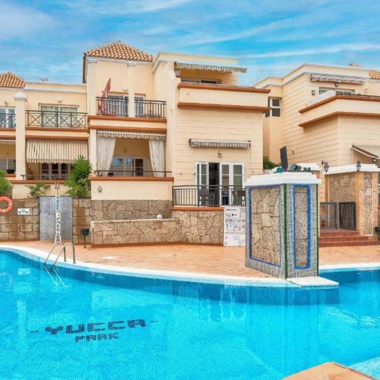 Benny Fañabé - 2 Bed and Loft Apartment, AC, Pool & Parking - Penthouse Apartment - 1