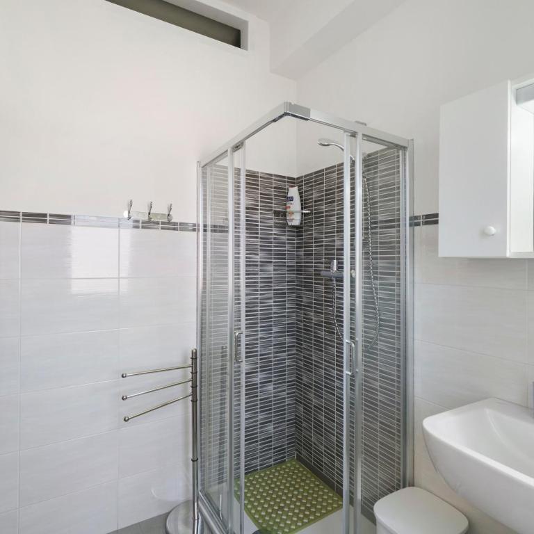 Aaron Guest House - Superior Apartment mit Balkon - 18