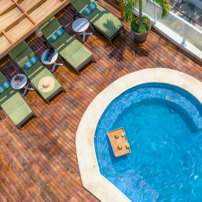 Quiet Evenings, 1BR 2BR Suites, Pool, Kitchen WiFi AC, Beach & 5th Ave 10 Min, Supermarket 15 Min - One-Bedroom Apartment with Terrace - 5
