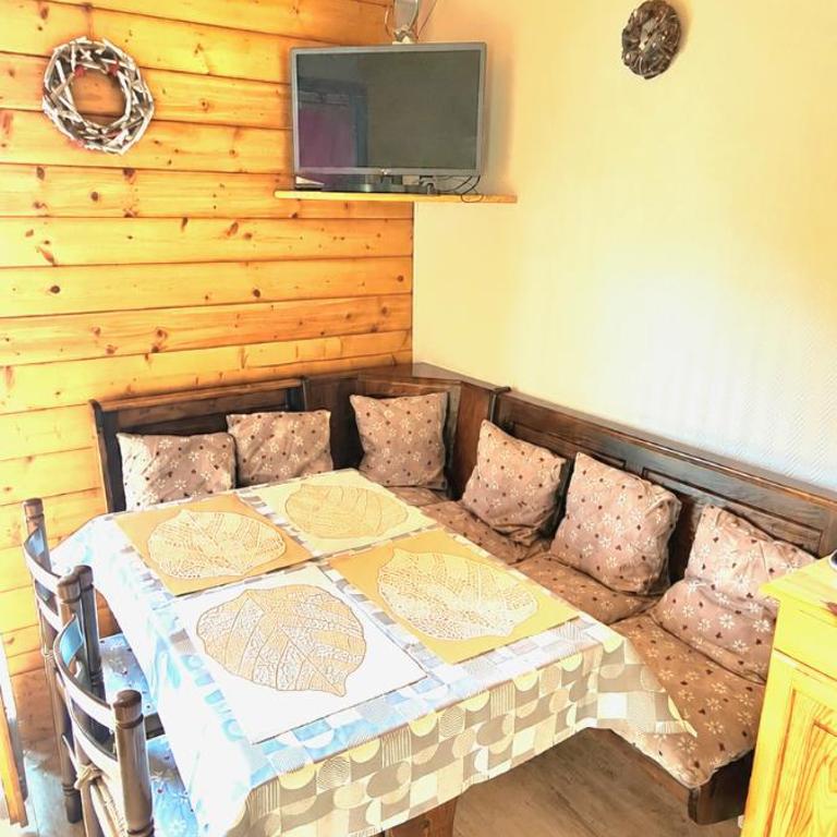 Charmant chalet - appartement avec chambre - terrasse - jardin- parking - proche toutes commodités et lac - calme - lisière de forêt - Apartamento de 1 dormitorio - 8