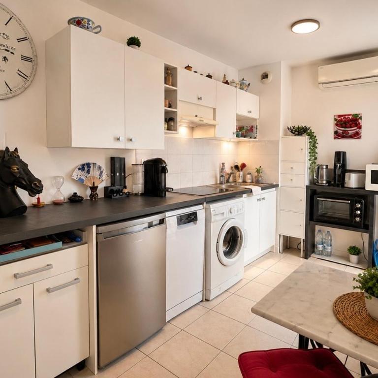 Charming comfortable 1-bedroom apartment with balcony & Wi-Fi - Appartement 2 Chambres - 2