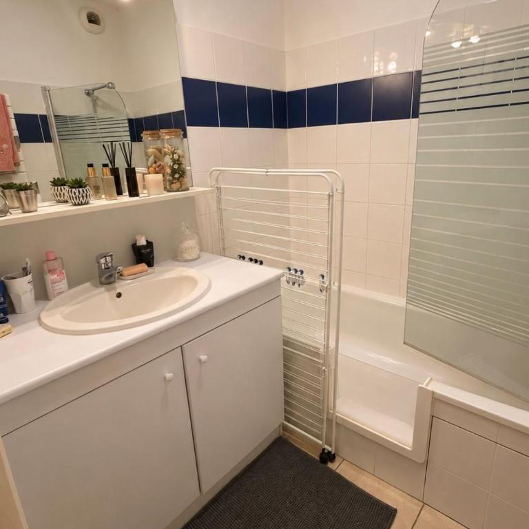 Charming comfortable 1-bedroom apartment with balcony & Wi-Fi - Appartement 2 Chambres - 4