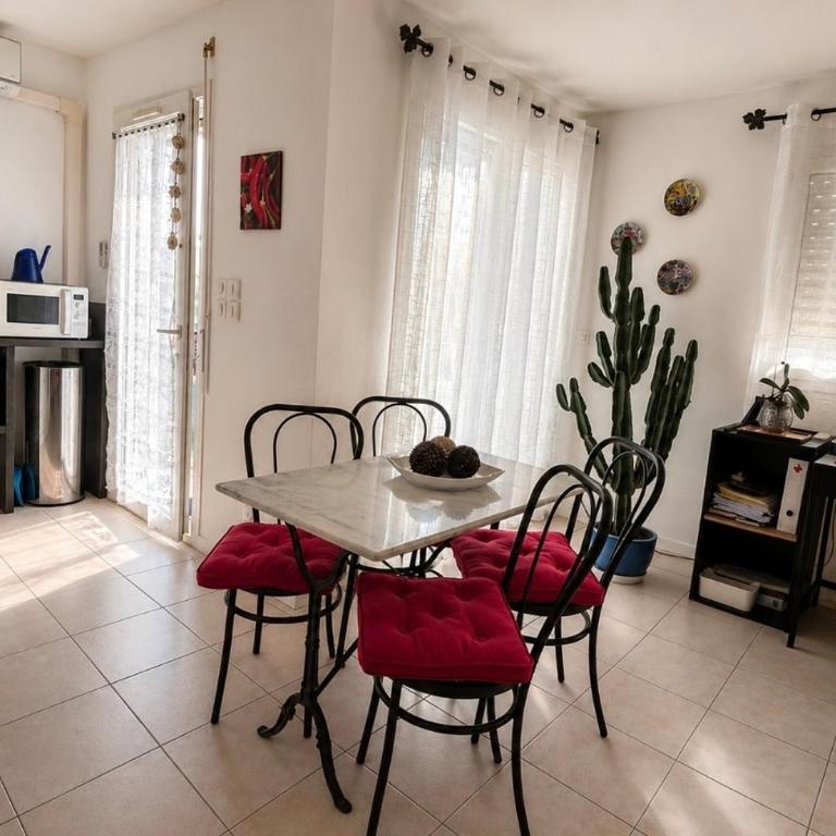 Charming comfortable 1-bedroom apartment with balcony & Wi-Fi - Appartement 2 Chambres - 5
