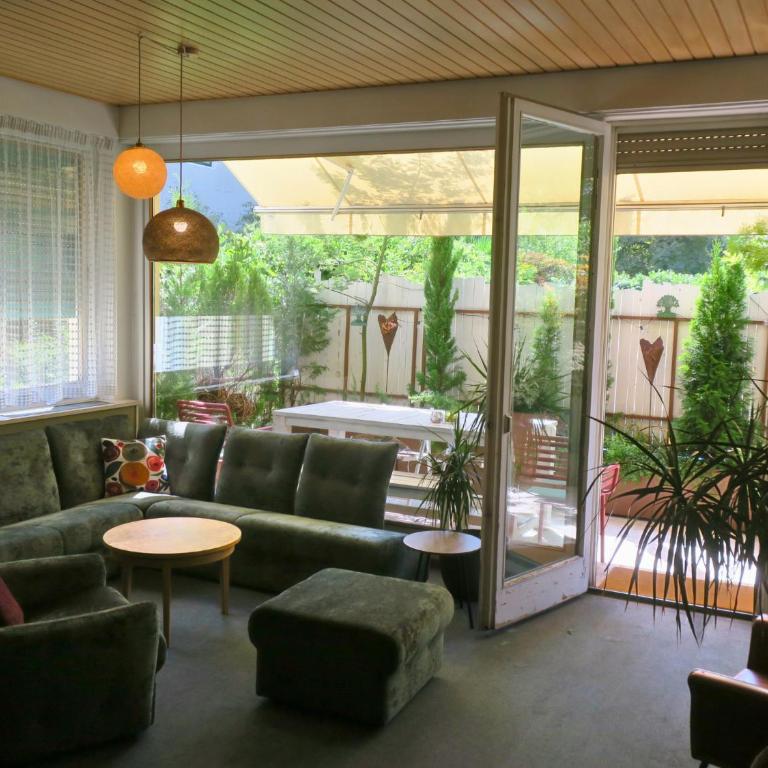 Goldener Herbst in Meran - Zeitreise - 4 Schlafzimmer für Familien Freunde & 3 Generationen - 200 m2 - Große Sonnenterrasse - Restaurants Cafés & Altstadt bequem zu Fuß - 2 Parkplätze - Südtirol Guest Pass inklusive - Appartamento con Terrazza - 77