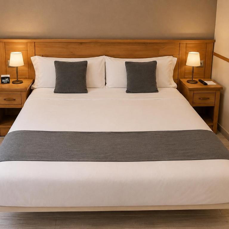 Alda A Boira - Habitación Doble Deluxe con balcón - 2