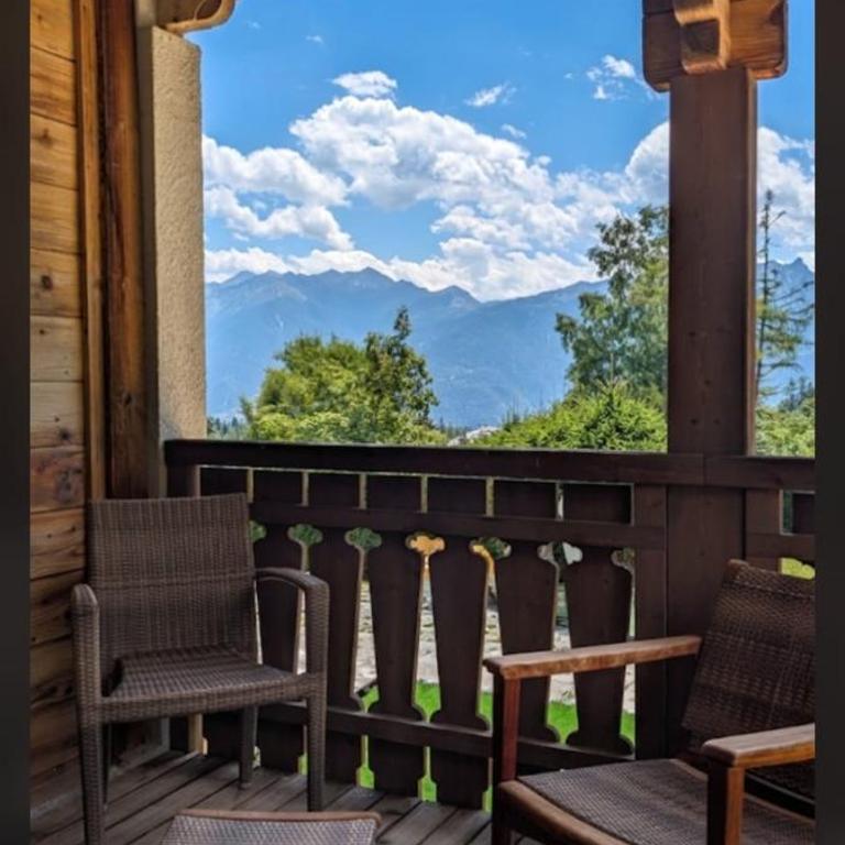 Guesthouse Hotel Between - Doppelzimmer mit Balkon - 2