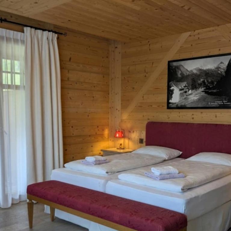 Guesthouse Hotel Between - Doppelzimmer mit Balkon - 3