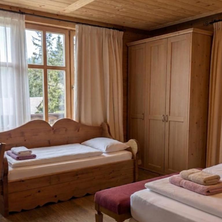 Guesthouse Hotel Between - Doppelzimmer mit Balkon - 4