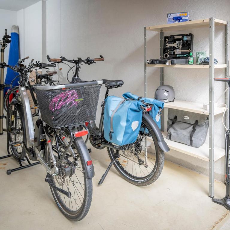 Ferienwohnungen Allgäublick am Radweg mit Fahrradgarage und Garten - Apartment mit 1 Schlafzimmer und Gartenblick - 7