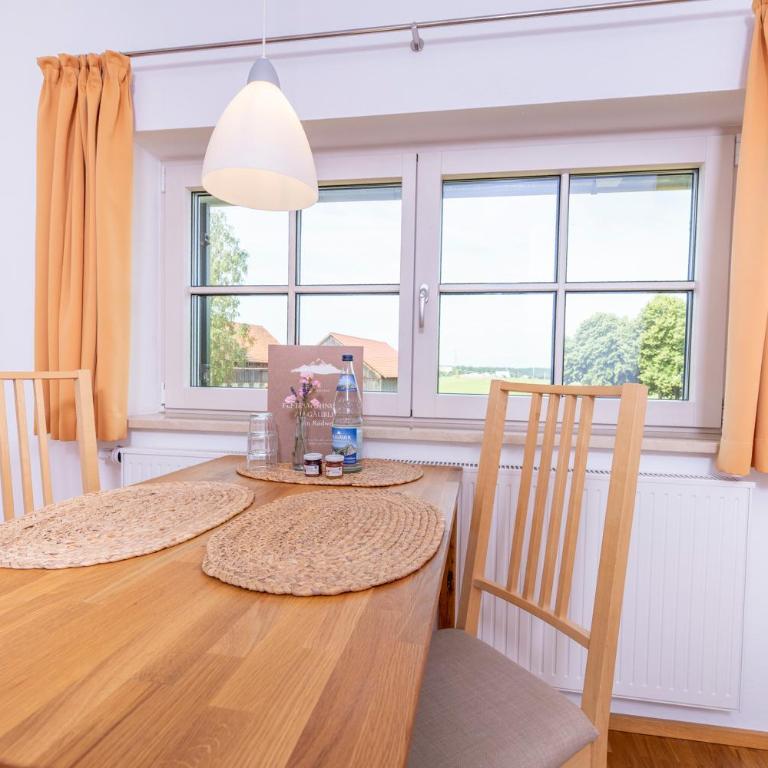 Ferienwohnungen Allgäublick am Radweg mit Fahrradgarage und Garten - Apartment mit 1 Schlafzimmer und Gartenblick - 2