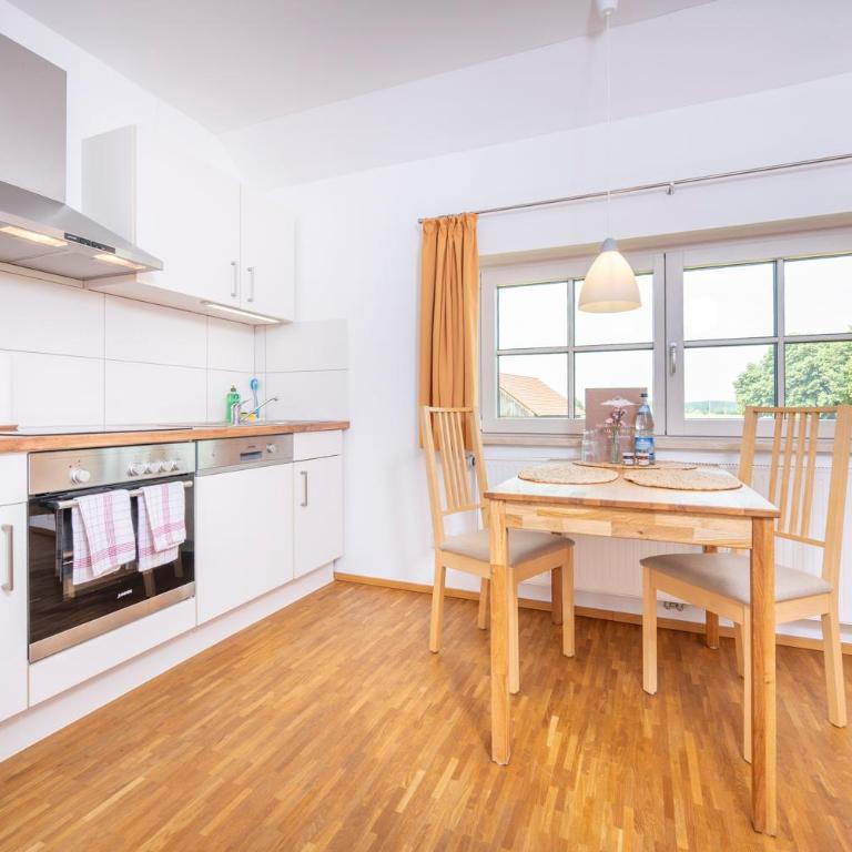 Ferienwohnungen Allgäublick am Radweg mit Fahrradgarage und Garten - Apartment mit 1 Schlafzimmer und Gartenblick - 4