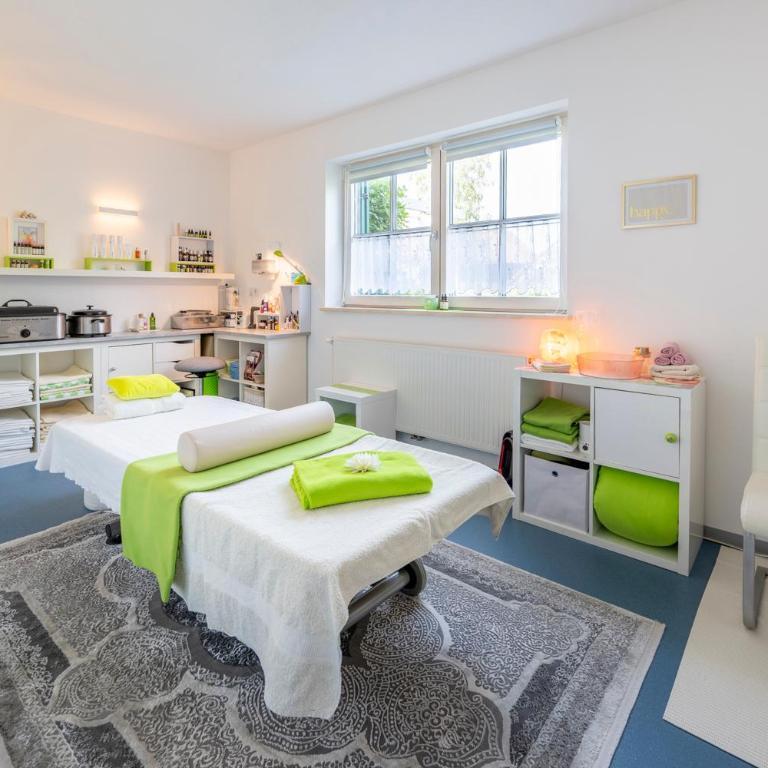 Ferienwohnungen Allgäublick am Radweg mit Fahrradgarage und Garten - Apartment mit 1 Schlafzimmer und Gartenblick - 14