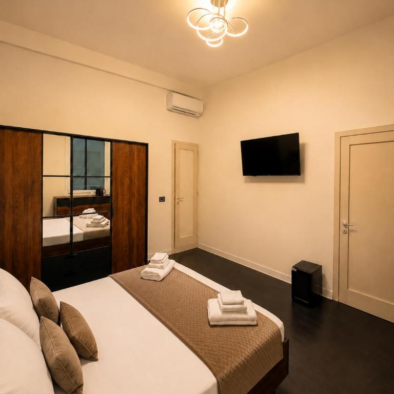 Marsala Central Room - Camera Queen - 4