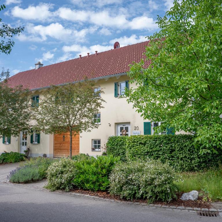Ferienwohnungen Allgäublick am Radweg mit Fahrradgarage und Garten - Apartment mit 1 Schlafzimmer und Gartenblick - 16