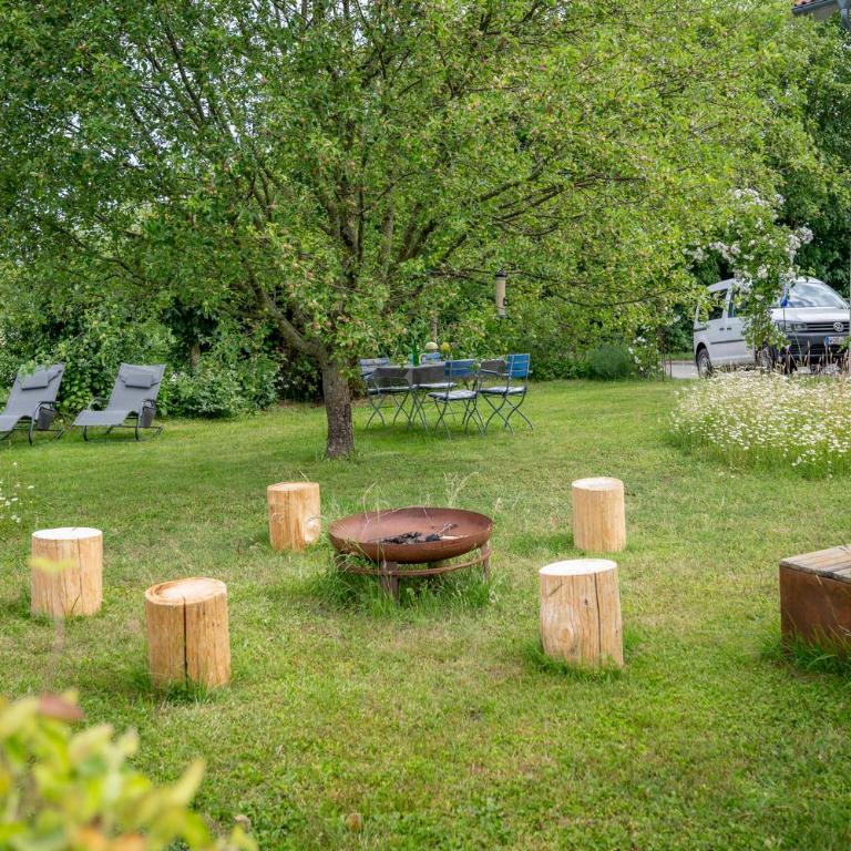 Ferienwohnungen Allgäublick am Radweg mit Fahrradgarage und Garten - Apartment mit 1 Schlafzimmer und Gartenblick - 13