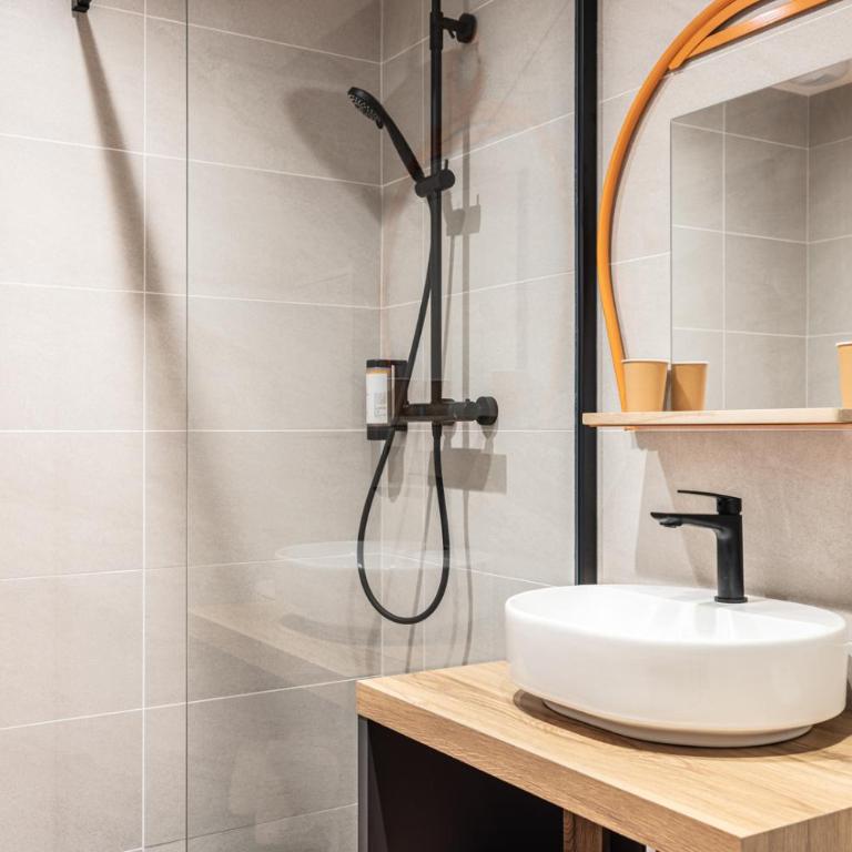 Hotel Base Camp Lodge - Albertville - Chambre Double ou Lits Jumeaux - Vue sur Jardin - 2