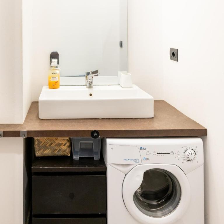Spacious Aparment 10 mins walk from Duomo - Apartamento de 3 dormitorios con balcón - 6