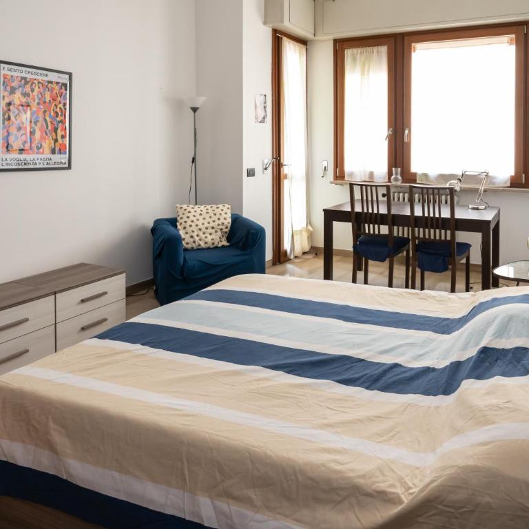 Spacious Aparment 10 mins walk from Duomo - Apartamento de 3 dormitorios con balcón - 10